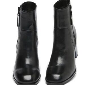 Gstar boots, great condition, worn on set